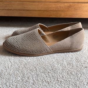Women’s size 9 sun stone flat shoes
